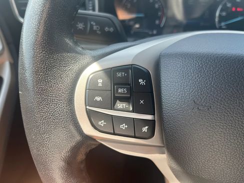 Used 2022 Ford Explorer Limited w/ Equipment Group 301A AWD/4WD image 18
