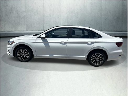Used 2021 Volkswagen Jetta SE w/ SE Cold Weather Package FWD image 2