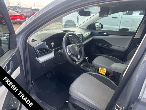 Used 2022 Volkswagen Taos SE w/ Driver Assistance Package image 8