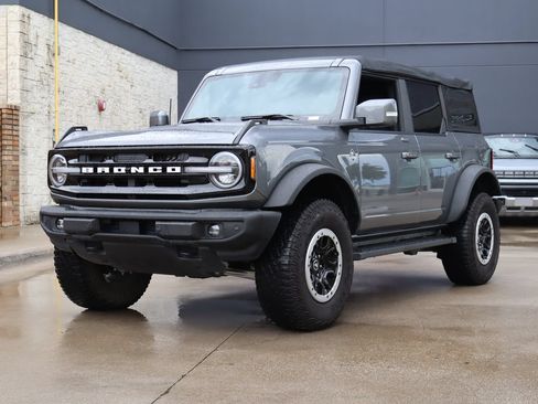 Used 2022 Ford Bronco Outer Banks w/ Sasquatch Package AWD/4WD image 2