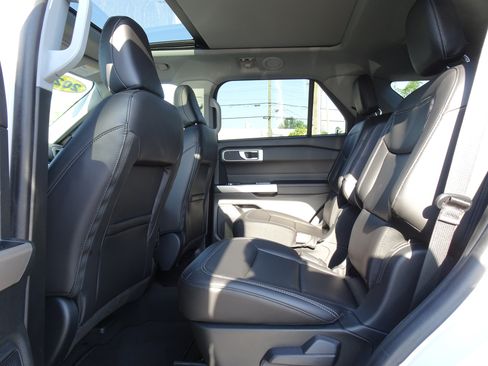 Used 2023 Ford Explorer XLT w/ Equipment Group 202A AWD/4WD image 12