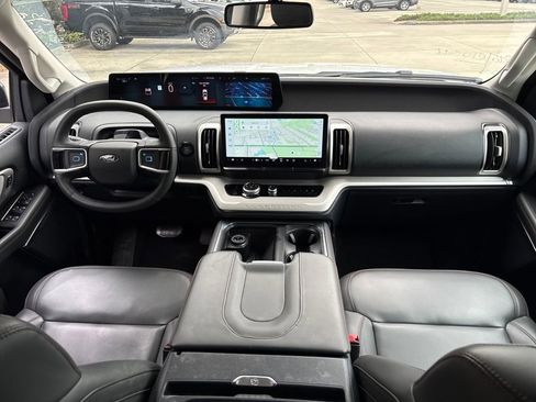 Certified 2025 Ford Expedition Active image 7