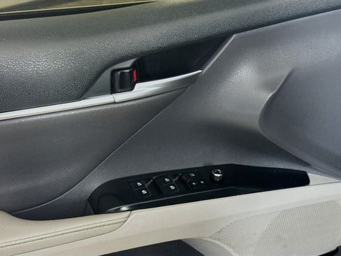 Used 2020 Toyota Camry XLE FWD image 24