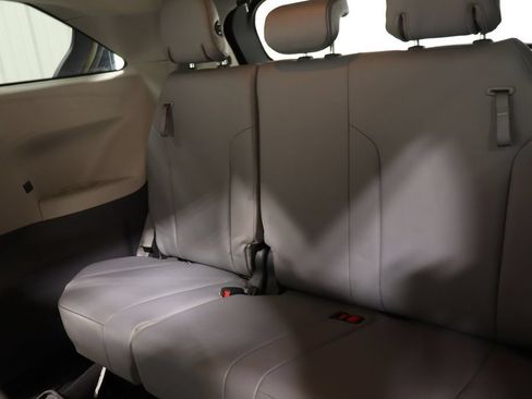 Used 2021 Toyota Sienna XLE FWD image 29