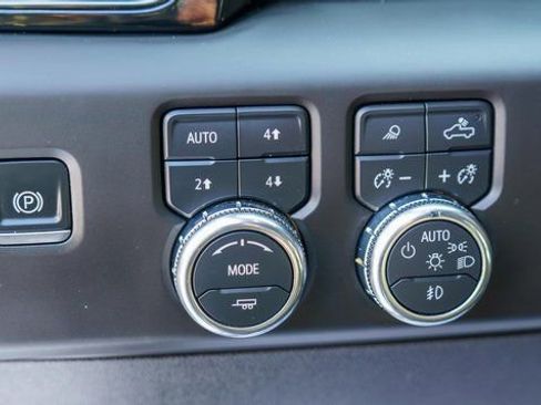 Used 2025 GMC Sierra 2500 AT4 image 21