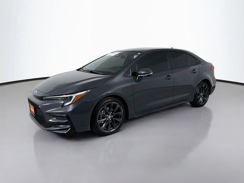 Certified 2024 Toyota Corolla SE FWD image 3