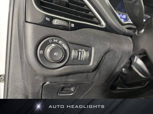 Used 2020 Jeep Cherokee Latitude Plus AWD/4WD image 25