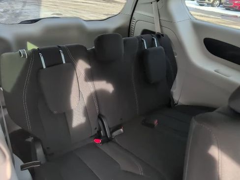 Used 2021 Chrysler Voyager L image 31