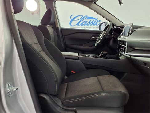 Used 2024 Nissan Rogue SV image 12