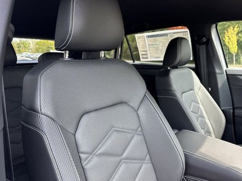 New 2026 Volkswagen Atlas Cross Sport SE FWD image 23