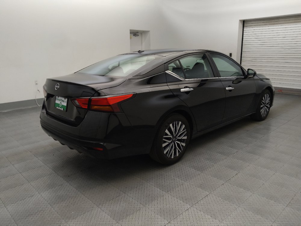 Used 2025 Nissan Altima 2.5 SV FWD image 9