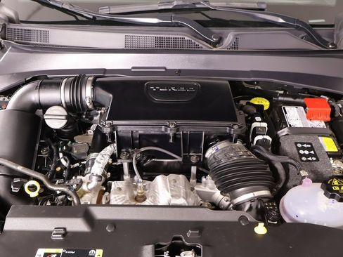 Used 2025 Jeep Compass Sport image 18