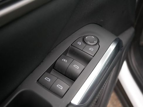 Used 2024 Chevrolet Traverse LT image 16