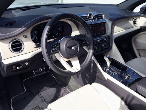 Used 2023 Bentley Bentayga Extended Wheelbase image 4