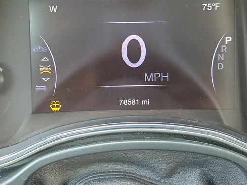 Used 2021 Jeep Grand Cherokee Laredo AWD/4WD image 23