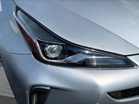 Used 2020 Toyota Prius XLE AWD/4WD image 32