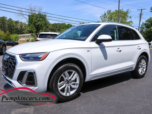 Used 2023 Audi Q5 2.0T Premium w/ Convenience Package AWD/4WD image 2