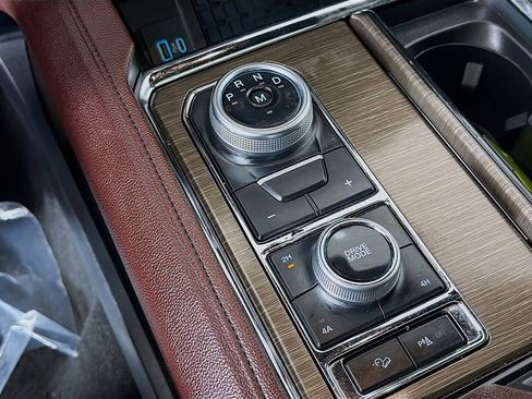 Used 2024 Ford Expedition Limited image 43