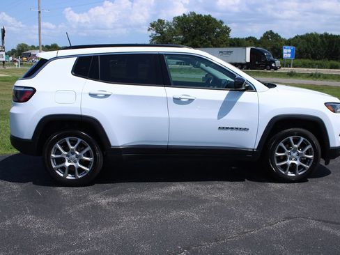 Used 2022 Jeep Compass Latitude AWD/4WD image 16