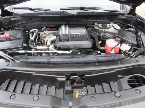 Used 2025 Chevrolet Suburban Z71 w/ Z71 Off-Road Package AWD/4WD image 13