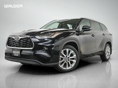 Used 2024 Toyota Highlander Limited AWD/4WD image 1