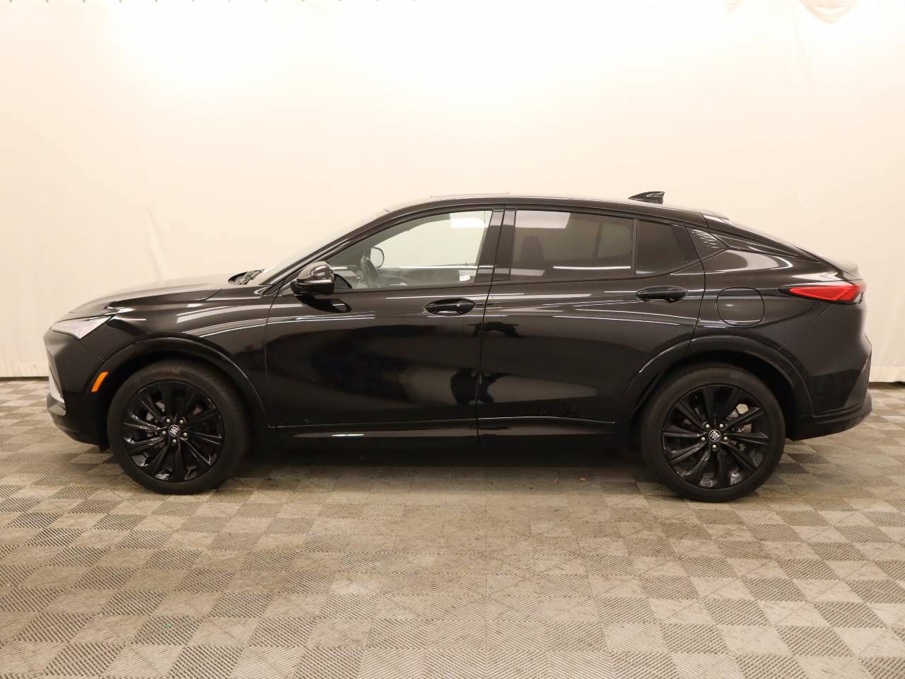 Used 2024 Buick Envista Sport Touring w/ Convenience I Package FWD image 2