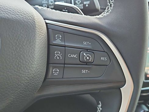 New 2025 Jeep Grand Cherokee Altitude image 24