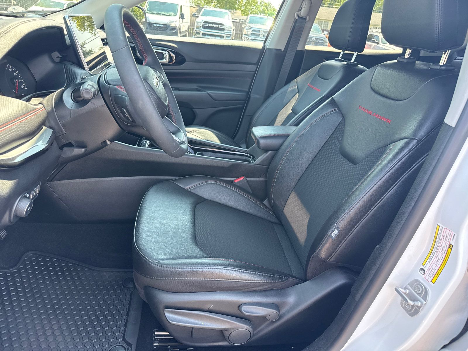 Used 2022 Jeep Compass Trailhawk AWD/4WD image 9