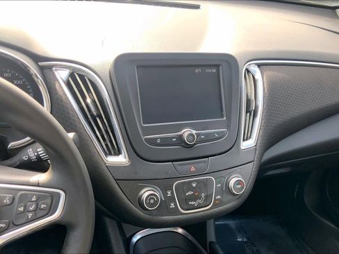 Used 2017 Chevrolet Malibu LT FWD image 7