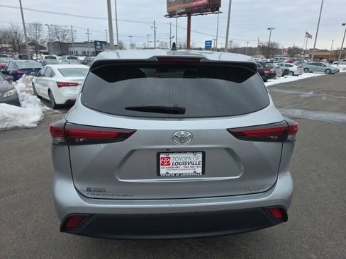 Certified 2024 Toyota Highlander LE image 5