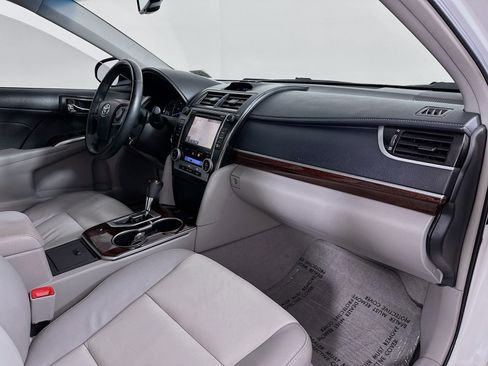 Used 2014 Toyota Camry XLE image 29