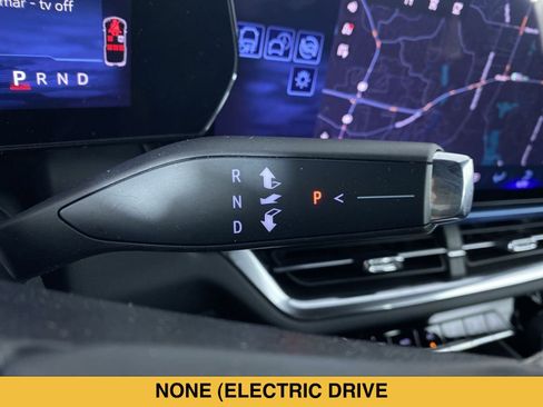 Certified 2024 Chevrolet Equinox EV LT FWD image 8