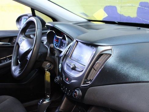 Used 2016 Chevrolet Cruze LT image 10