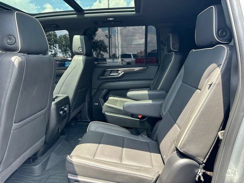 Used 2025 GMC Yukon XL Elevation w/ Technology Package AWD/4WD image 7