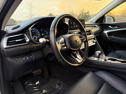 Used 2025 Genesis G70 2.5T image 21