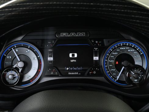 Used 2022 RAM 2500 Limited w/ Towing Technology Group AWD/4WD image 18