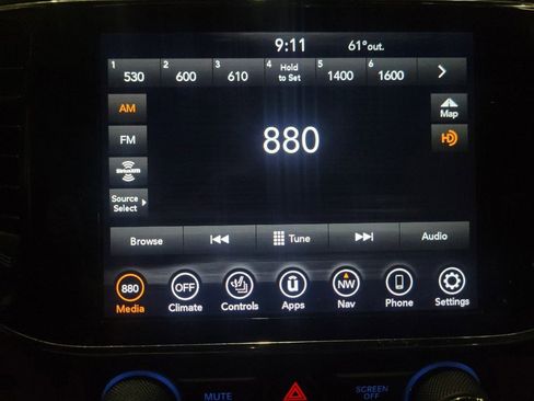 Used 2020 Jeep Grand Cherokee Limited AWD/4WD image 25