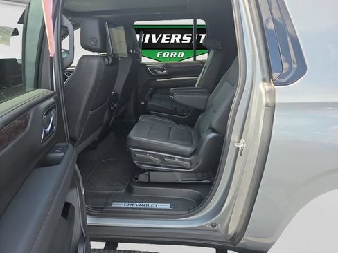 Used 2024 Chevrolet Suburban Z71 w/ Luxury Package AWD/4WD image 9