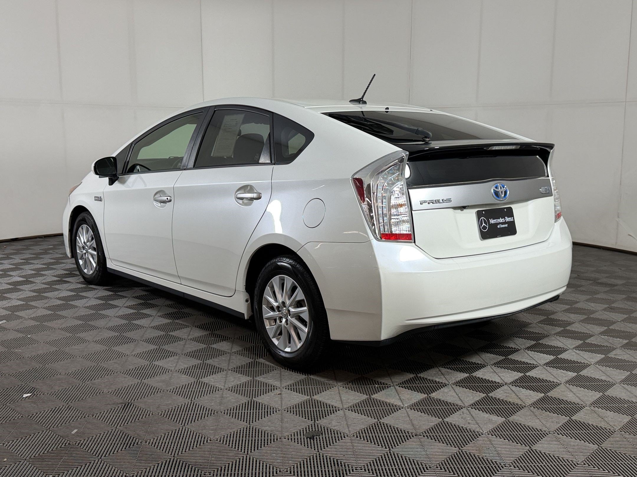 Used 2015 Toyota Prius Prime Plug-In Hybrid FWD image 3