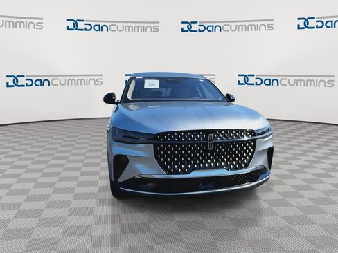 Used 2025 Lincoln Nautilus Premier AWD/4WD image 3