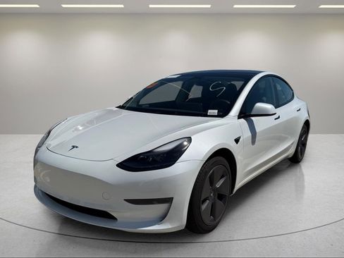 Used 2023 Tesla Model 3 Standard Range RWD image 1