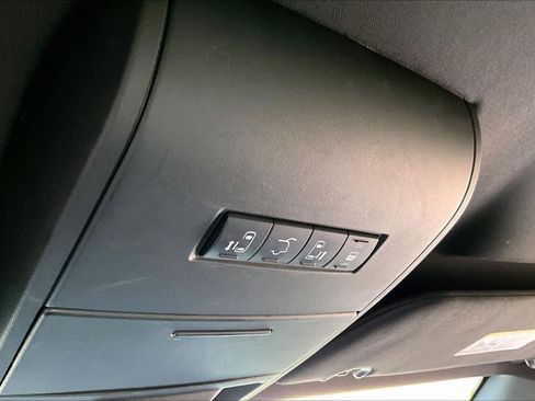 Used 2019 Dodge Grand Caravan SXT w/ Driver Convenience Group FWD image 33
