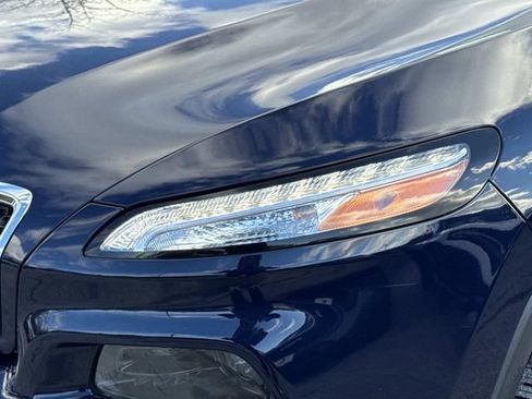 Used 2016 Jeep Cherokee Limited image 7