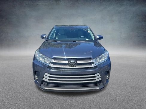 Used 2019 Toyota Highlander XLE AWD/4WD image 3