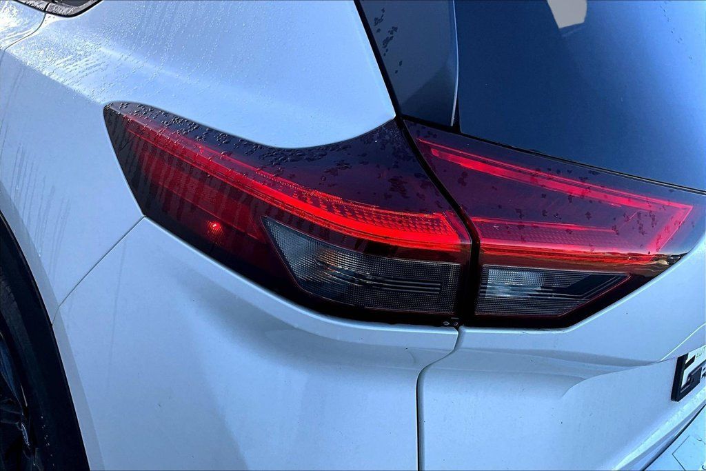 Used 2025 Nissan Rogue SV AWD/4WD image 23