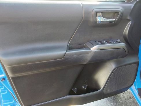 Used 2021 Toyota Tacoma TRD Sport AWD/4WD image 16