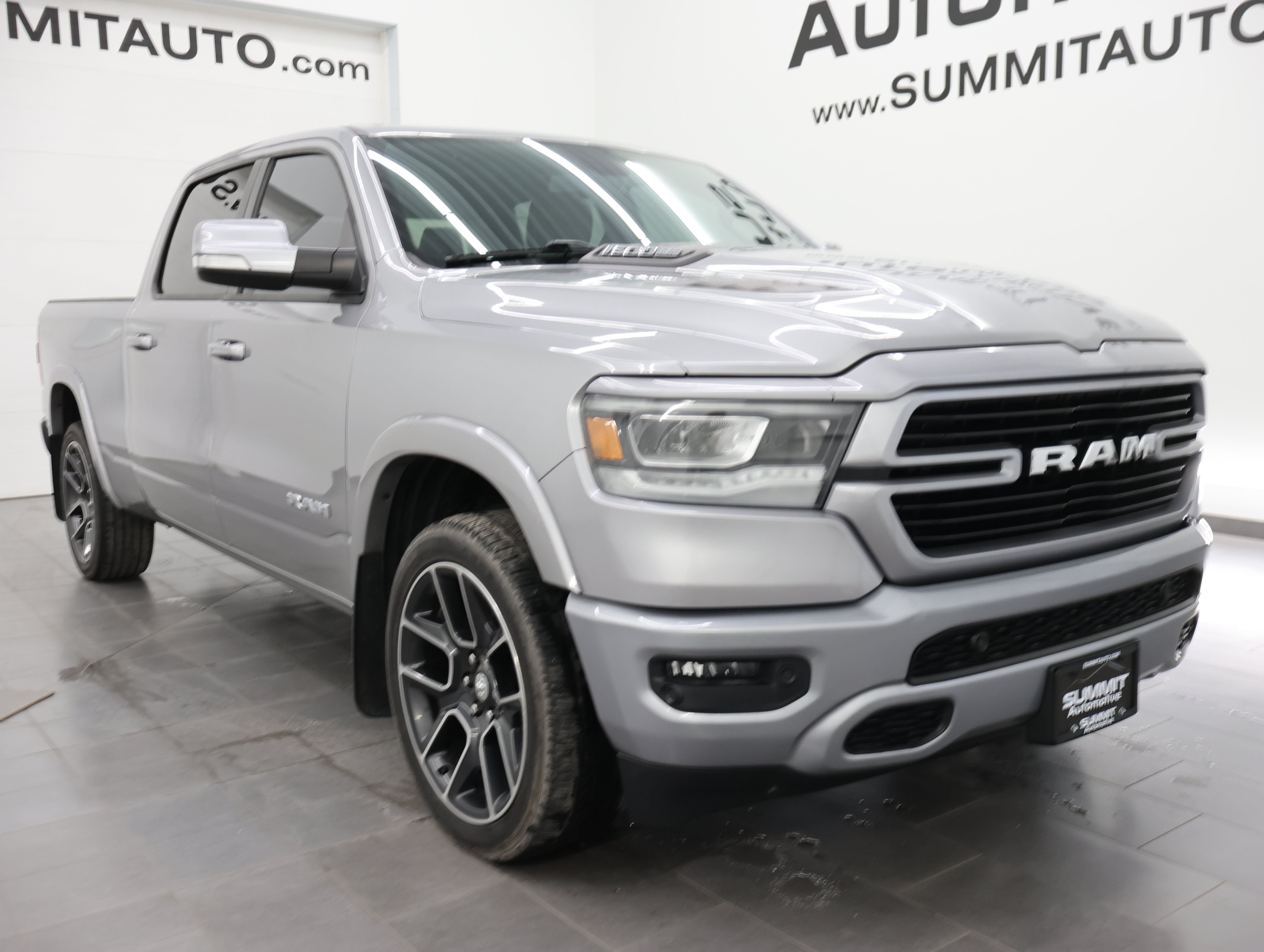 Used 2020 RAM 1500 Laramie AWD/4WD image 2
