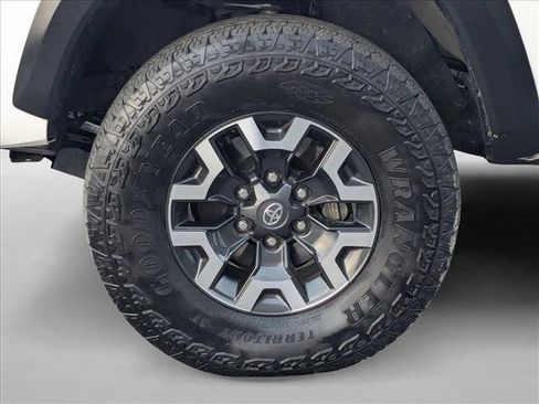 Certified 2022 Toyota Tacoma TRD Off-Road image 23