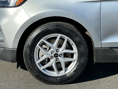 Used 2024 Ford Edge SEL image 25