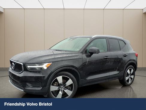 Used 2020 Volvo XC40 T5 Momentum w/ Protection Package Premier image 1